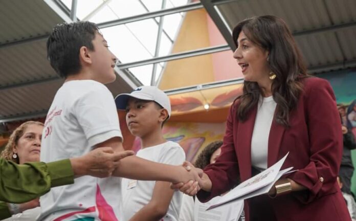 Estudiantes de Michoacán realizan evaluación de Olimpiada del Conocimiento 2026