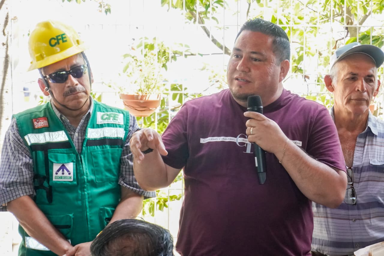 LZC: Manuel Esquivel y CFE entregan obra de electrificación