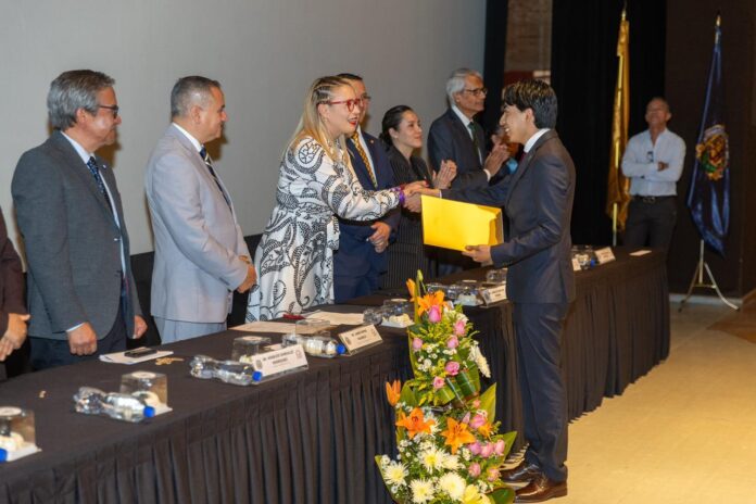 Rectoría de UMSNH llama a egresados a reforzar su ventaja competitiva