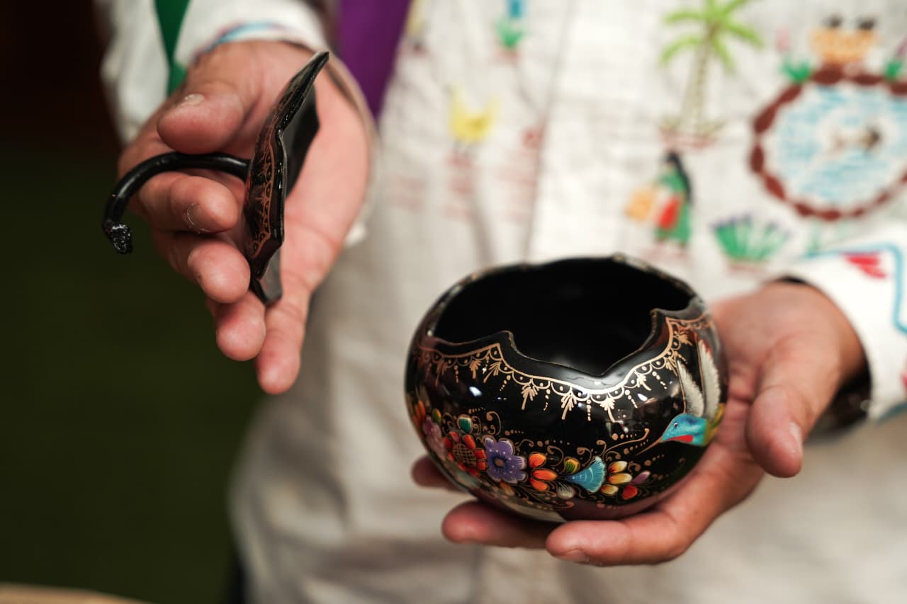 Pátzcuaro quiere llegar al mundial con arte hecho a mano en laca perfilada