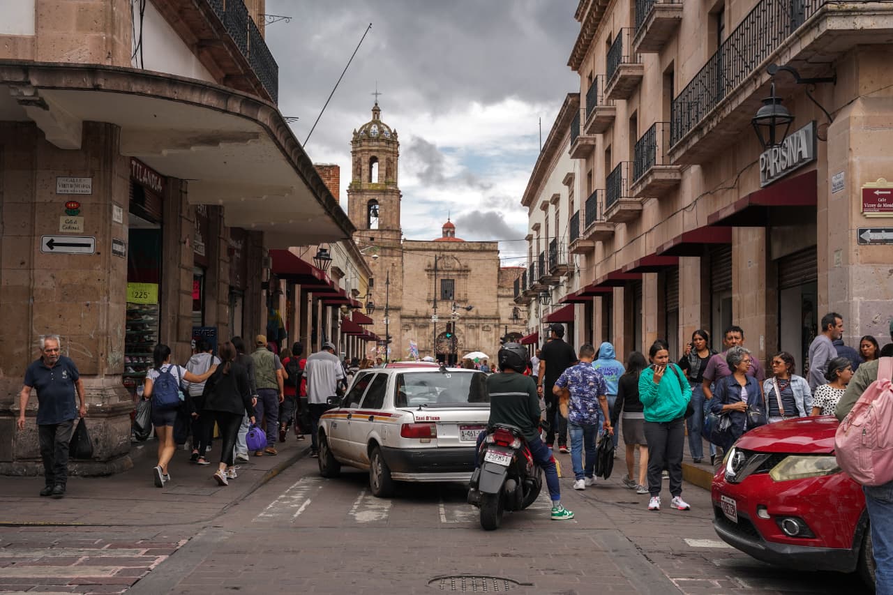 Sin acuerdos, taxistas regresan al Centro y alistan cierre de Madero