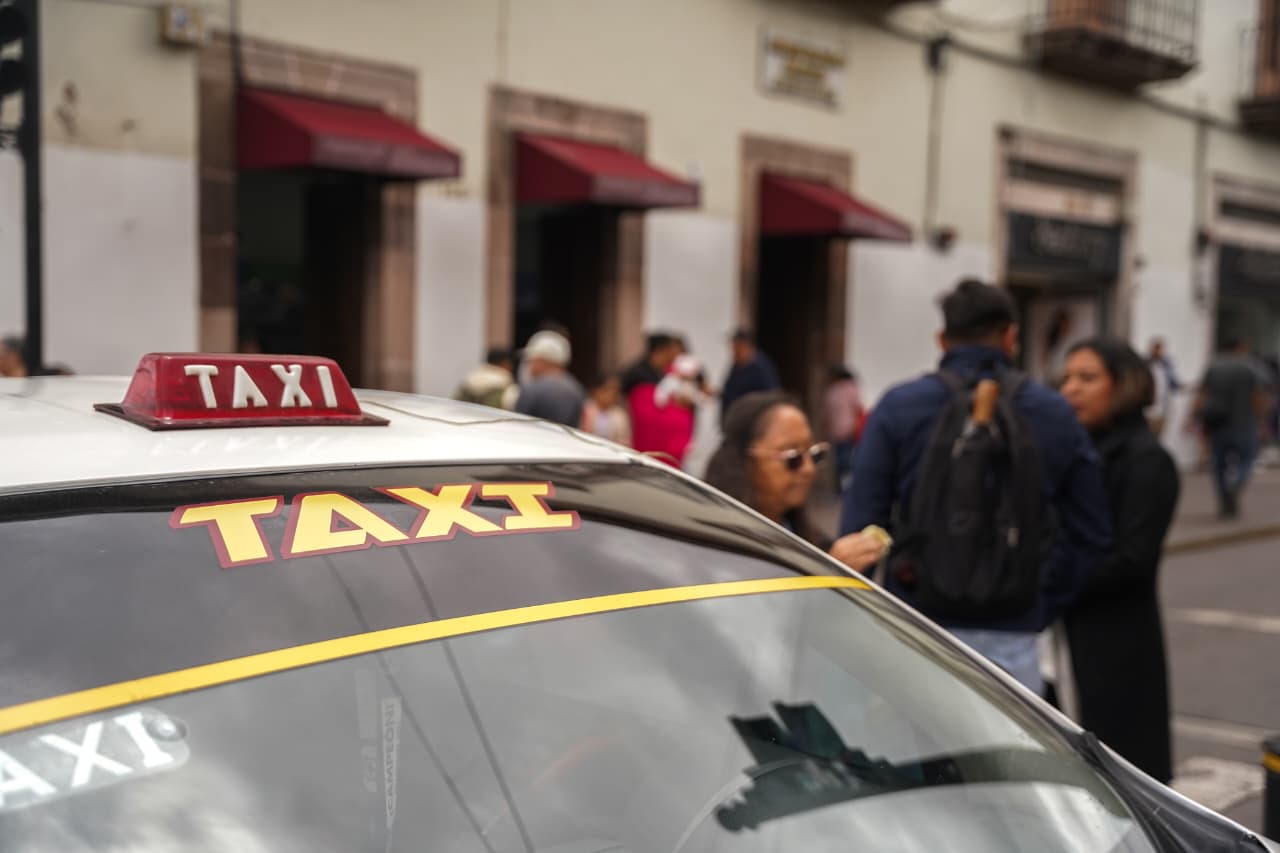 Sin acuerdos, taxistas regresan al Centro y alistan cierre de Madero