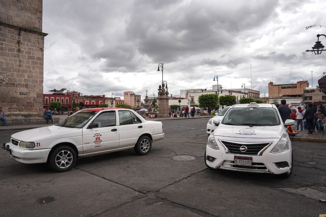 Sin acuerdos, taxistas regresan al Centro y alistan cierre de Madero