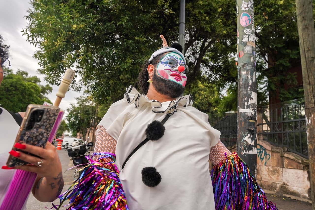 Entre banderas y fichas de búsqueda; así marchó el Pride Morelia 2026