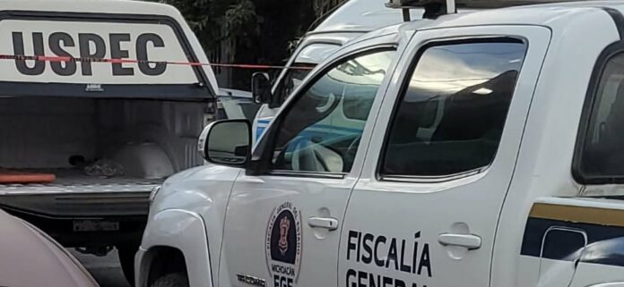 Taxista y conductor de camioneta se enfrentan, Michoacán