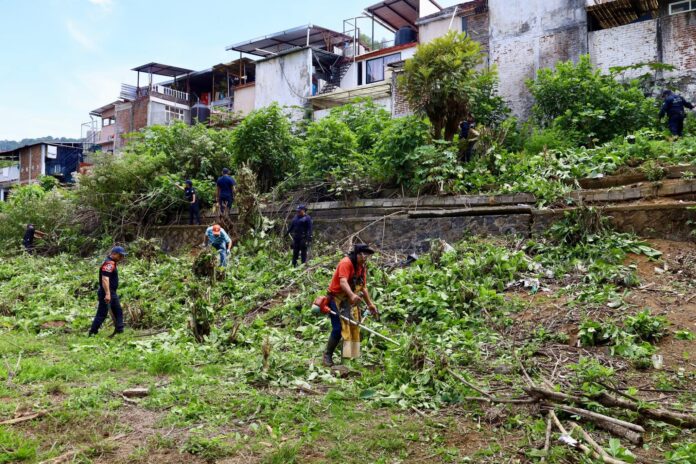 Uruapan, autoridades y comunidad escolar realizan jornada social