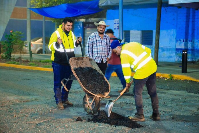 Gobierno de Uruapan realiza bacheo emergente y preventivo