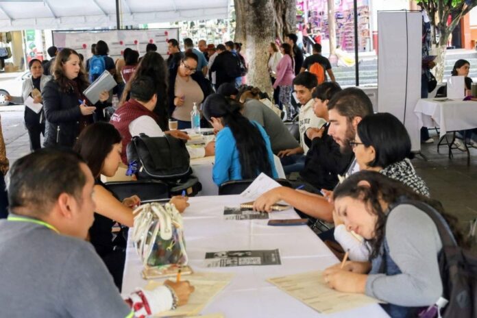 Uruapan, con más de 100 ofertas laborales en la feria del empleo