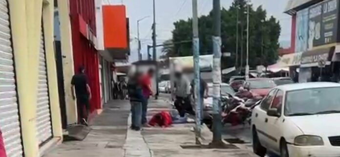 Le propinan brutal golpiza a presunto ladrón al sur de Morelia Le propinan brutal golpiza a presunto ladrón al sur de Morelia