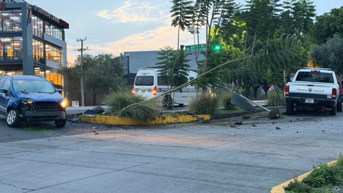 Registran choque entre auto y patrulla auxiliar, Morelia