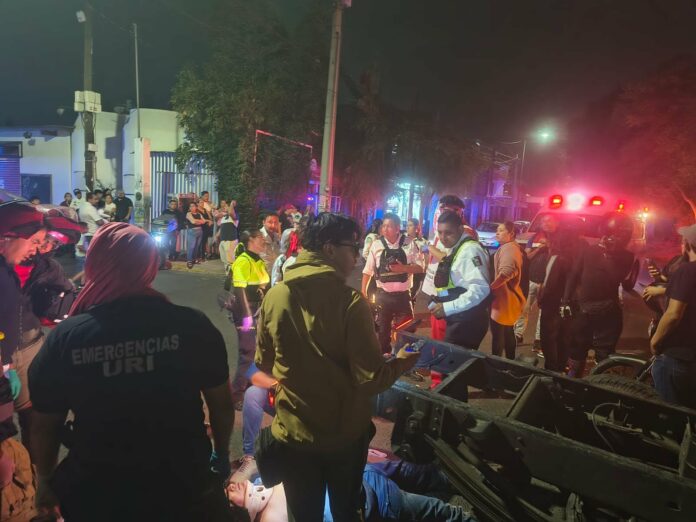 Vehículo embiste a tripulantes de una moto en Morelia