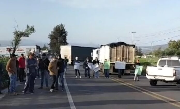 Toman la Reyes-Zamora, por paro de obra en comunidades indígenas