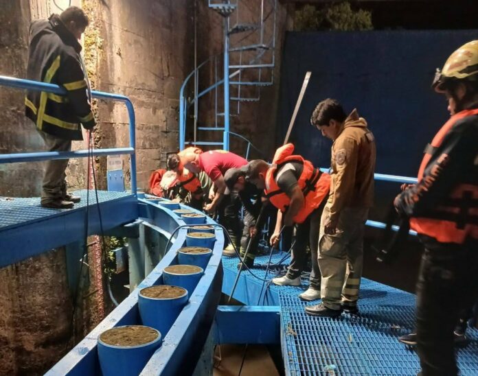 Bomberos de Zitácuaro recuperan cuerpo en presa de Tuxpan