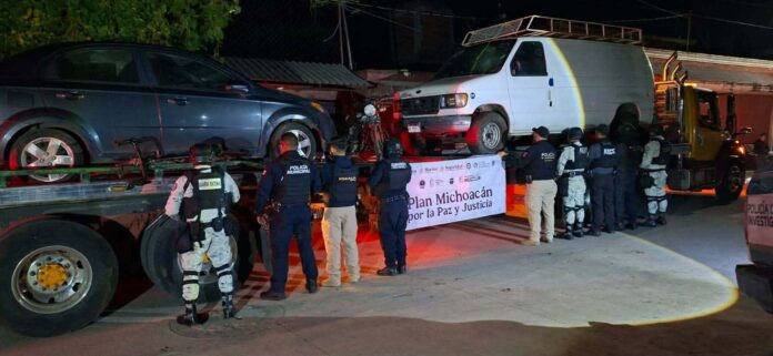 Aseguran vehículos robados al catear autolavado, Uruapan