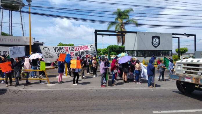 Uruapan, exigen liberación de 3 detenidos por despojo