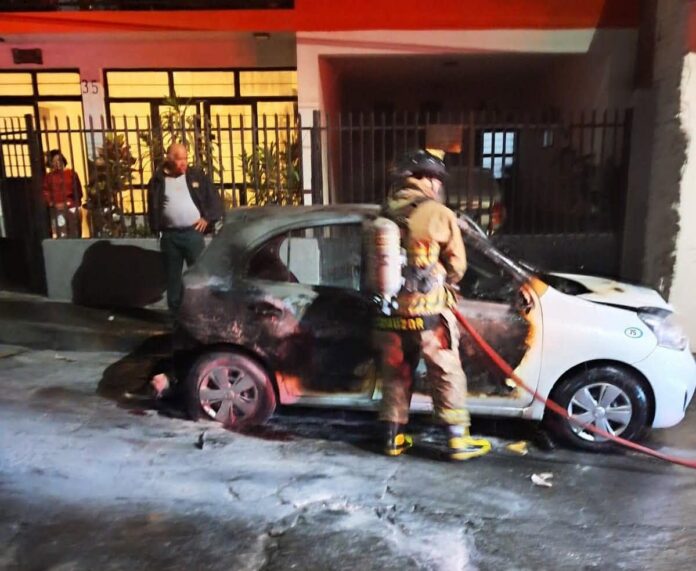 Queman taxi en el Barrio Mágico de San Pedro, Uruapan Queman taxi en el Barrio Mágico de San Pedro, Uruapan