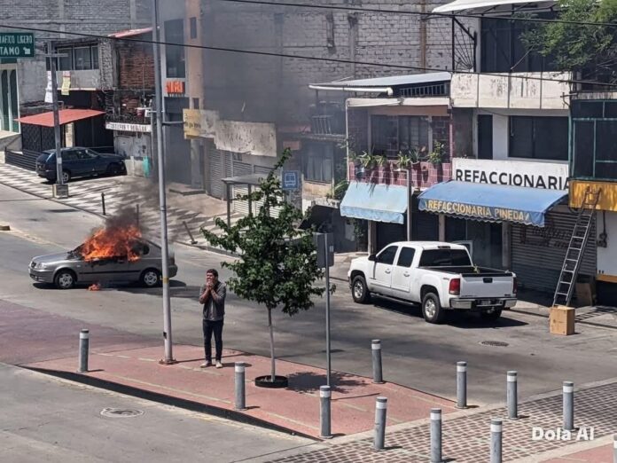 Bedolla amenaza retirar concesiones por narcobloqueos, Zitácuaro