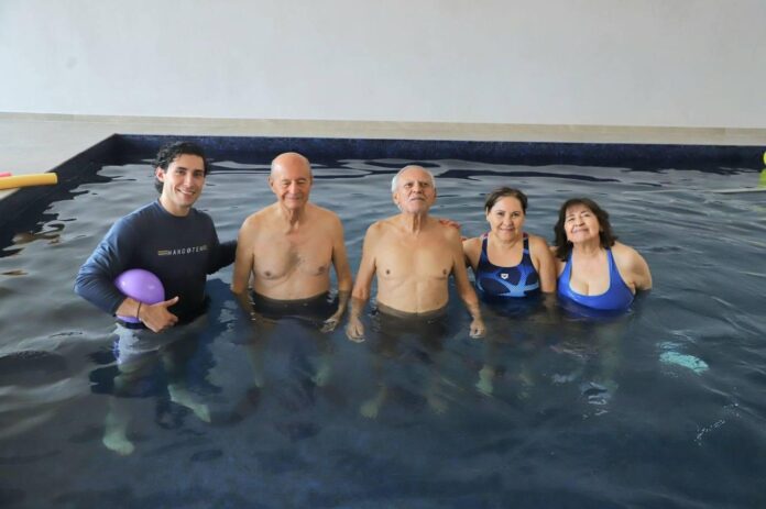 Alfonso Martínez y Paola Delgadillo inauguran la Casa del Adulto Mayor