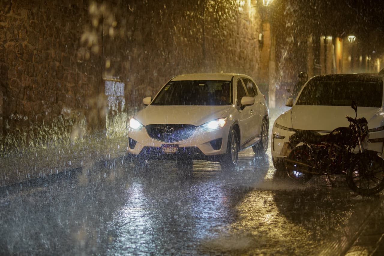 Viento, truenos y lluvia marcaron la noche en el Histórico de Morelia