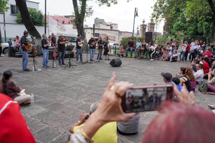 Bola Suriana llena de música y tradición la Plaza del Carmen
