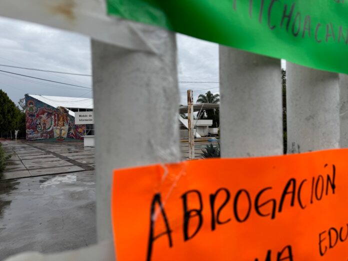 Paro de la CNTE cumple cinco días de escuelas sin clases y oficinas tomadas