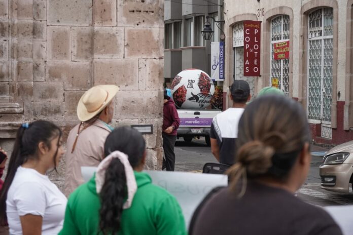Retiran decoración alusiva al Mundial en plaza de armas