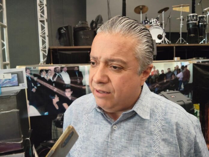 Luis Navarro seguirá en Finanzas mientras llegan tiempos electorales