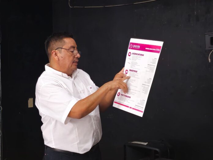 Orientan a interesados en continuar sus estudios universitarios