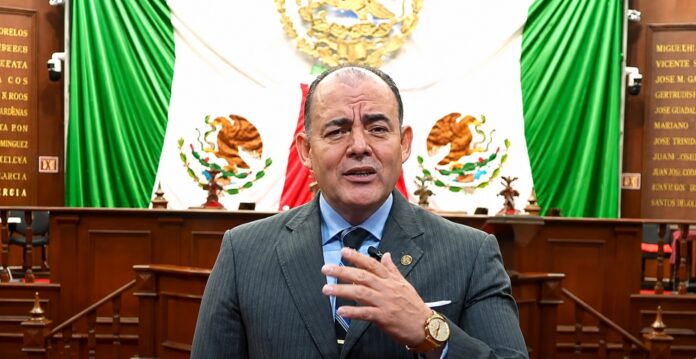 Baltazar Gaona asume culpa por narcocorrido en Congreso de Michoacán
