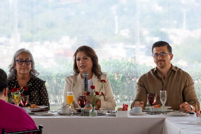 Fabiola Alanís pide licencia por proceso de Morena