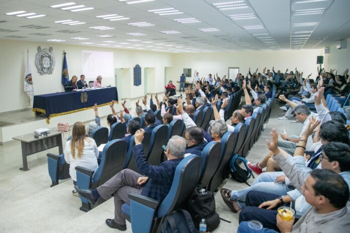 Sesiona consejo universitario con relevos en cinco dependencias