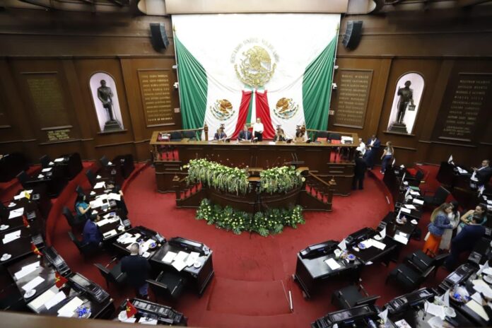 Congreso, aprueba licencia a Carlos Torres Piña