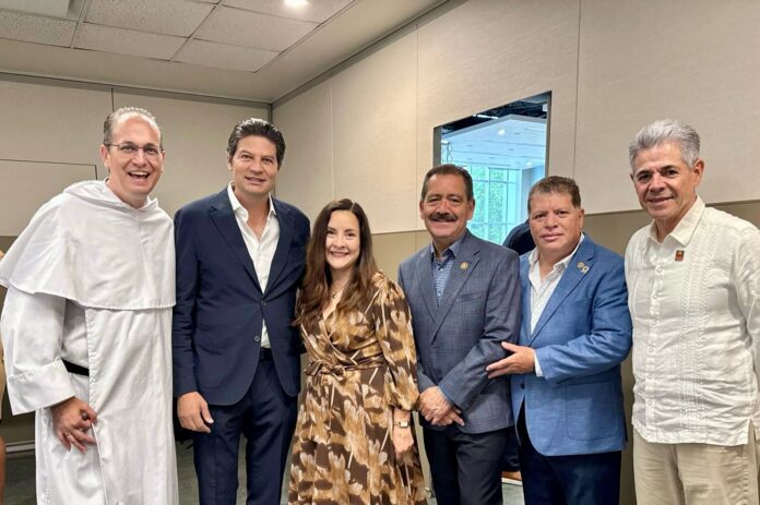 Alfonso Martínez se reúne con la comunidad migrante en Chicago