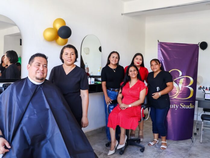 DIF Municipal Inaugura Estetica en Tenencia Las Guacamayas