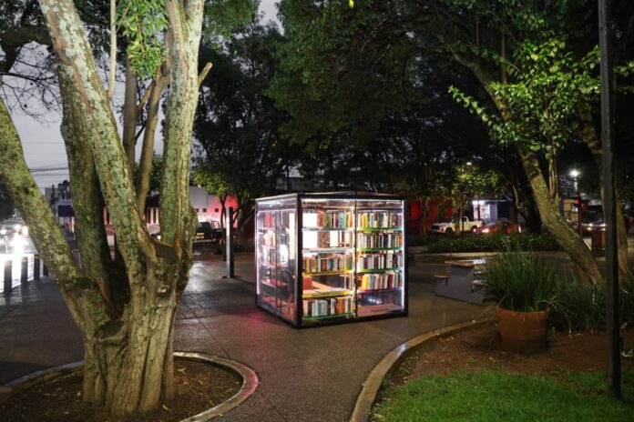 Alfonso Martínez inaugura cabinas de lectura 'Morelia se lee'
