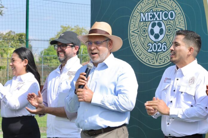 Yurécuaro al "Mundial Social" con cancha de futbol: Bedolla