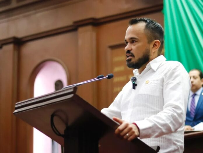 Acusa PT ataques homofóbicos contra Monsiváis