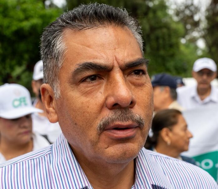 Manifestantes acusan descuentos y errores en pagos