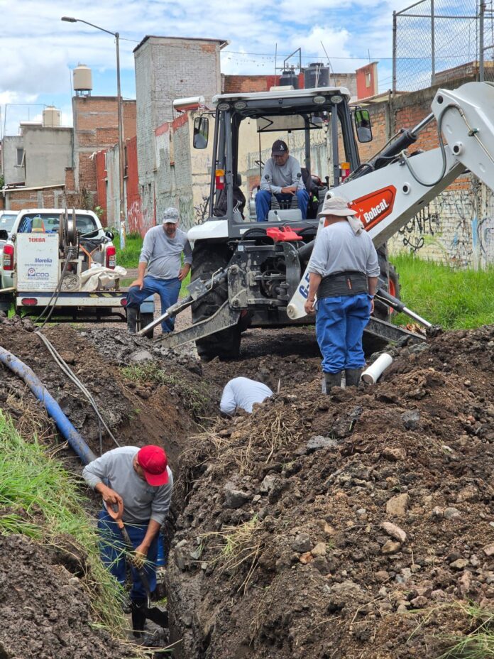 Ooapas repara fuga en la colonia Manantiales: Adolfo Torres