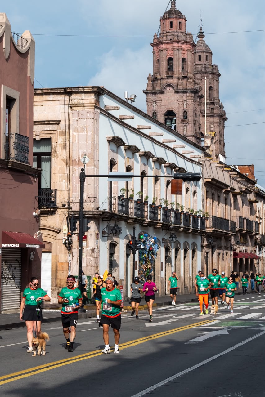 Más de 300 corredores celebran el 32 aniversario de la UDEM