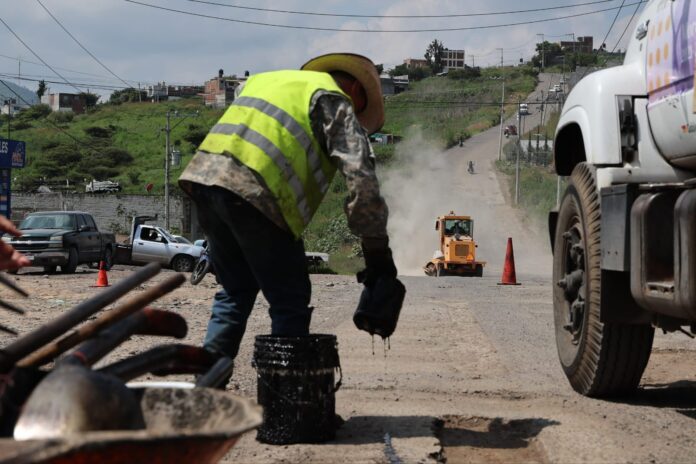 Gobierno de Morelia realiza jornadas permanentes de bacheo