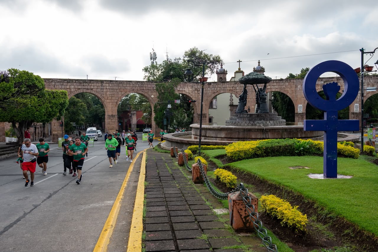 Más de 300 corredores celebran el 32 aniversario de la UDEM