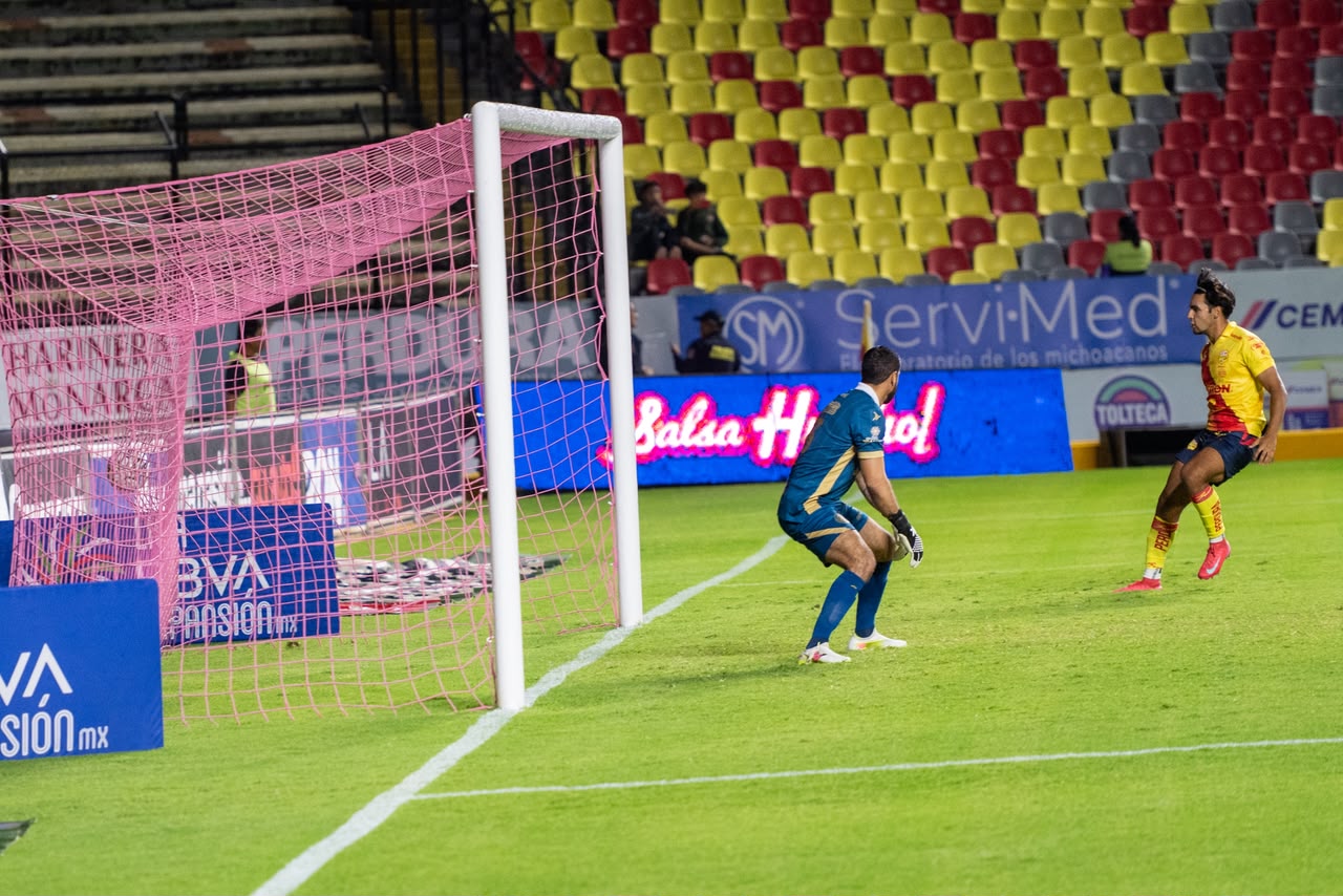 Canarios remontan y vencen a Cancún en emocionante debut