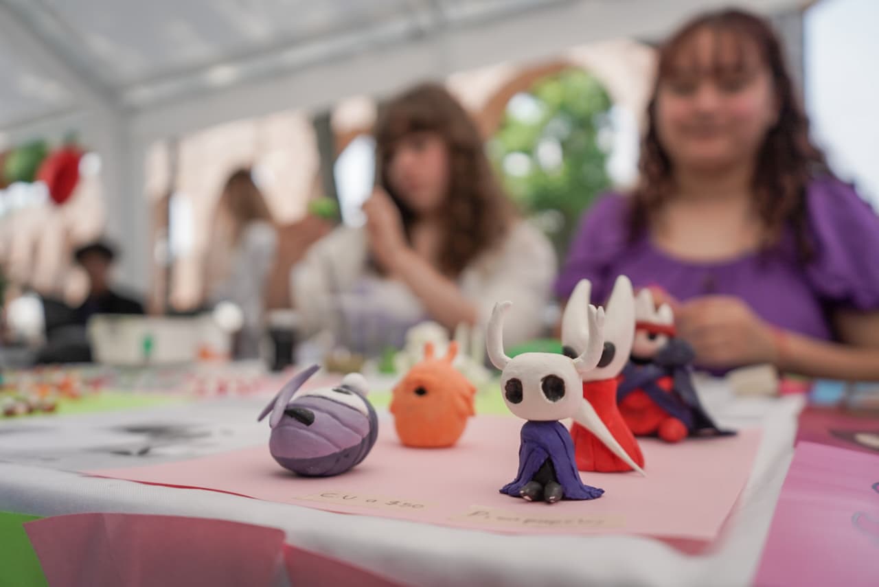 Estudiantes de UNICLA presentan proyectos en feria de emprendimiento