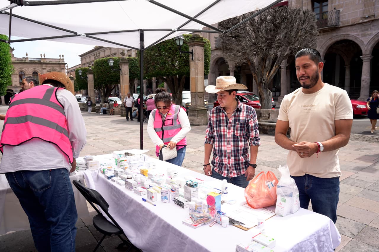 Movimiento del Sombrero instala centro de acopio de medicamentos en Morelia