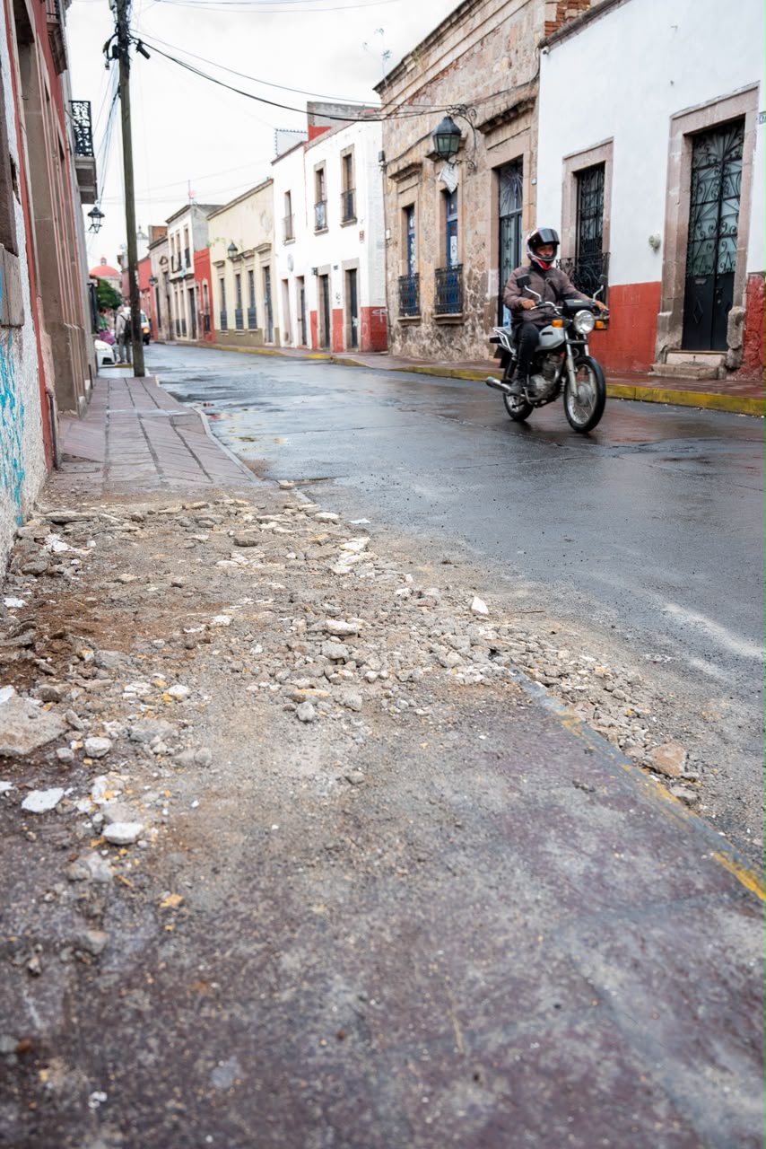 Crece riesgo en Centro de Morelia; desprendimientos en fachada de casona