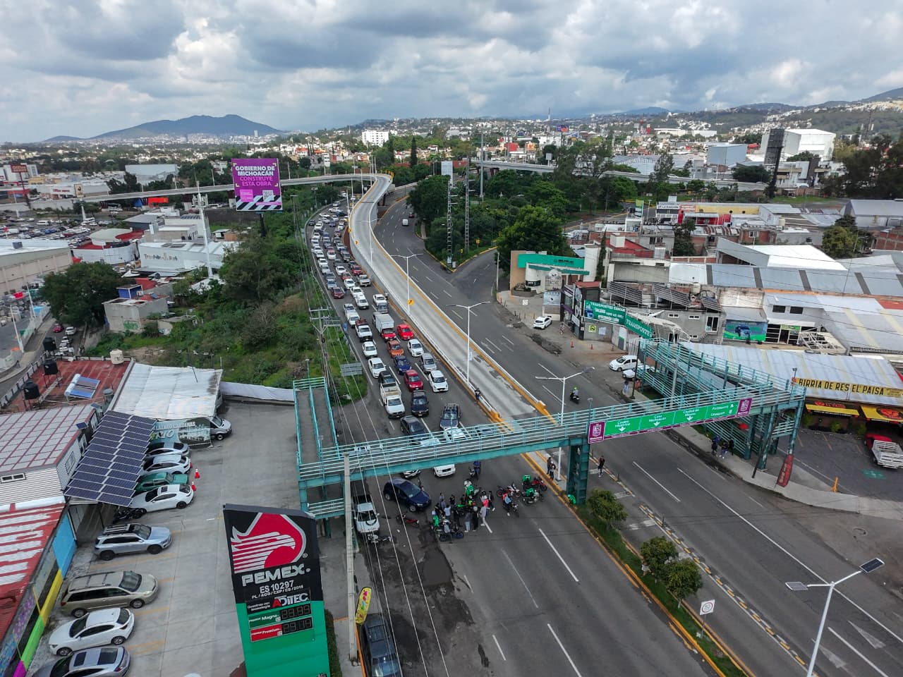 Moto repartidores bloquean el Libramiento de Morelia tras muerte de compañero
