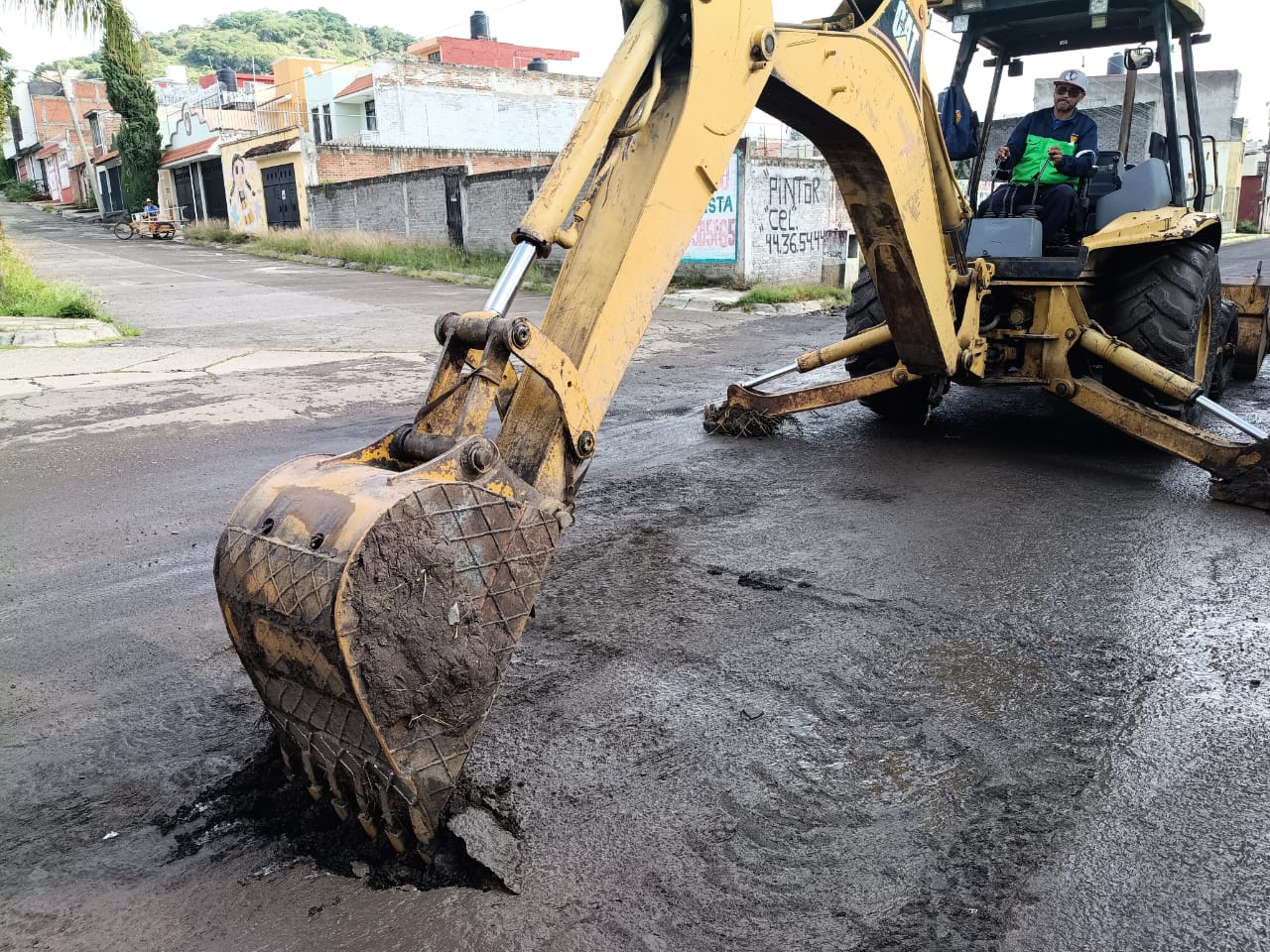 Gobierno de Morelia mantiene labores de bacheo
