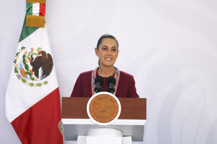 "Tiene sus complicaciones": Sheinbaum sobre federalización de nómina educativa
