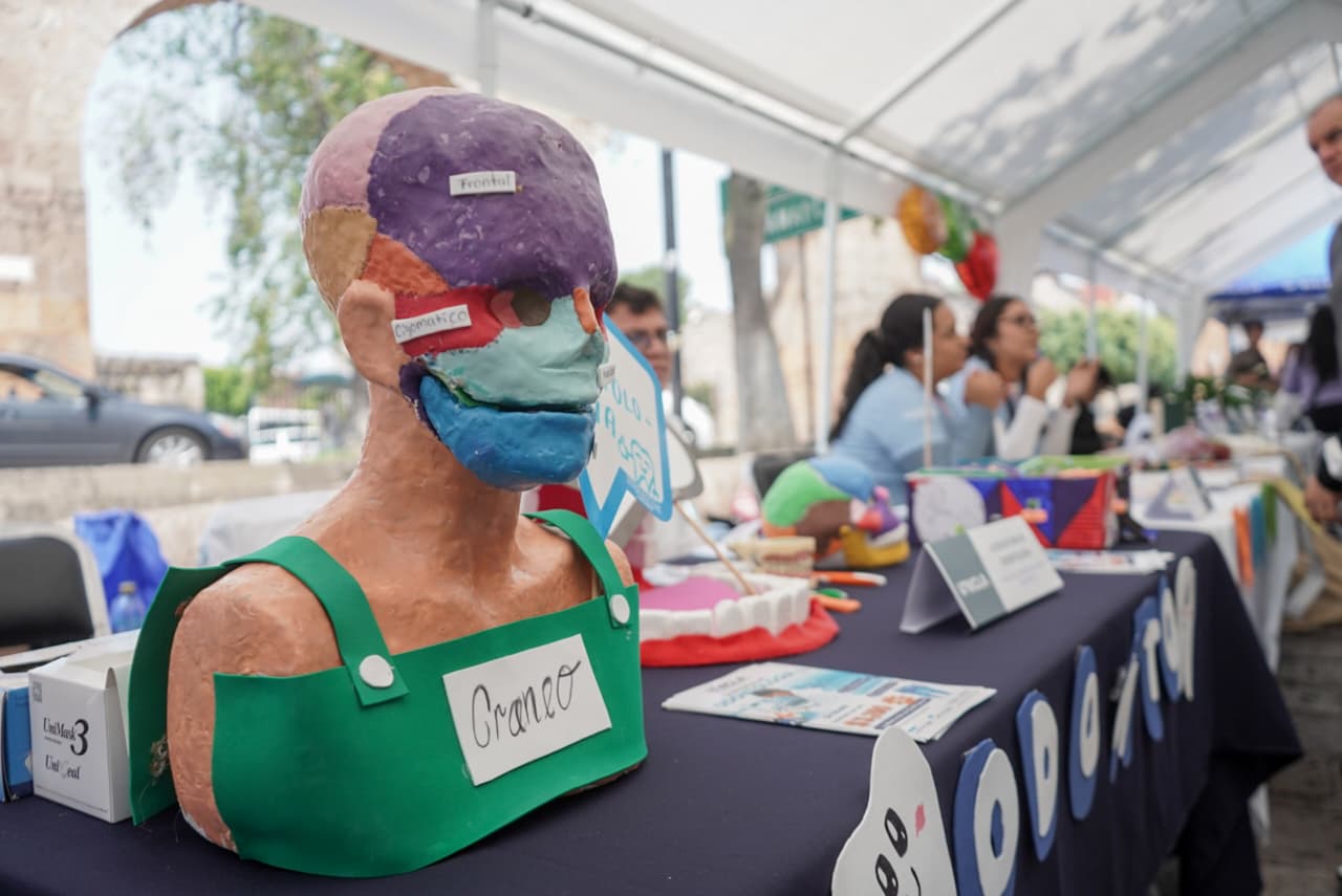 Estudiantes de UNICLA presentan proyectos en feria de emprendimiento